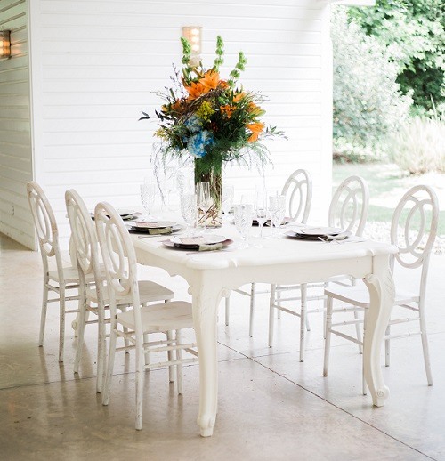 white-venetian-table