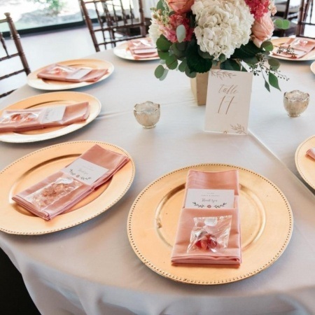 Peach Cottonique Napkins and Gold Beaded Acrylic Chargers - Lisa Hause Photography