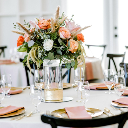 Economy Beige, Gold Acrylic Charger, Fiori Gold, Cottonique dusty rose, Valore iced tea - Griceldas Photography